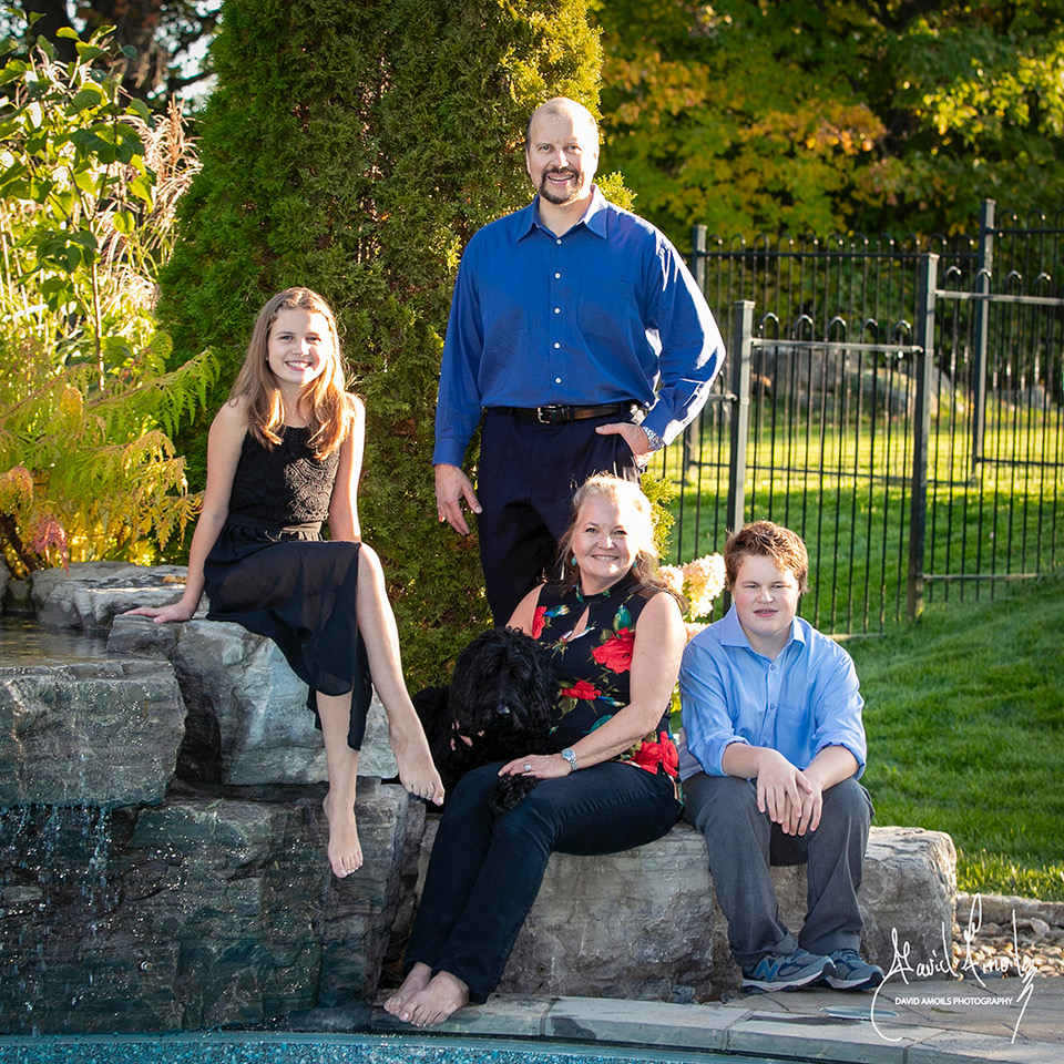 outdoor family portrait photo session with dog